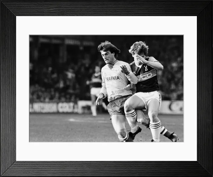 Framed Print : English League Division One match at Upton Park. West Ham United 0 v Everton 1 Framed Print : English League Division One match at Upton Park. West Ham United 0 v Everton 1