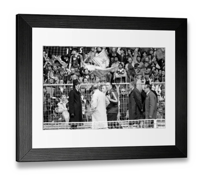 Framed Print : Football Home Internationals 1980 / 81 Season England v Scotland, Wembley Framed Print : Football Home Internationals 1980 / 81 Season England v Scotland, Wembley