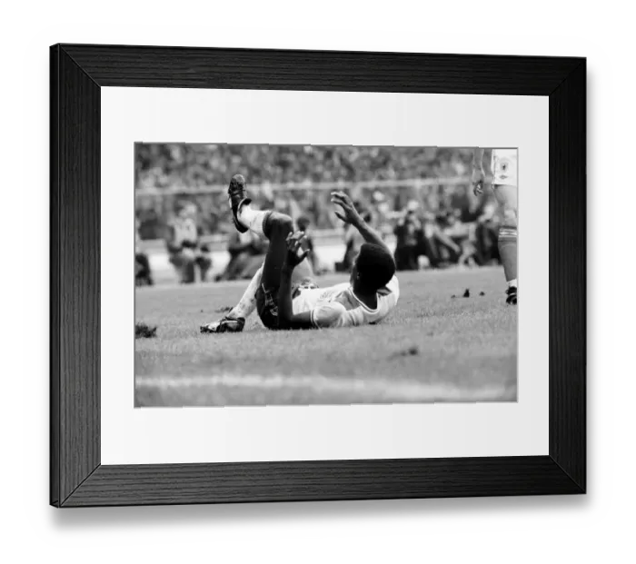 Framed Print : Football Home Internationals 1980 / 81 Season England v Scotland, Wembley Framed Print : Football Home Internationals 1980 / 81 Season England v Scotland, Wembley