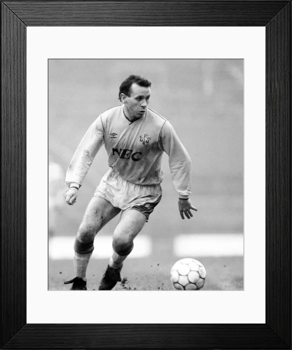 Framed Print : English League Division One match at Stamford Bridge. Chelsea 1 v Everton 2 Framed Print : English League Division One match at Stamford Bridge. Chelsea 1 v Everton 2