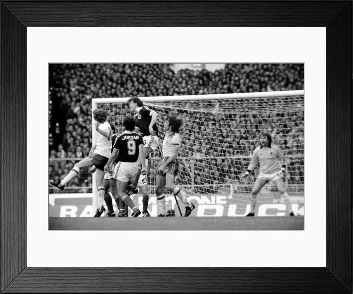 Framed Print : Football Home Internationals 1980 / 81 Season England v Scotland, Wembley Framed Print : Football Home Internationals 1980 / 81 Season England v Scotland, Wembley