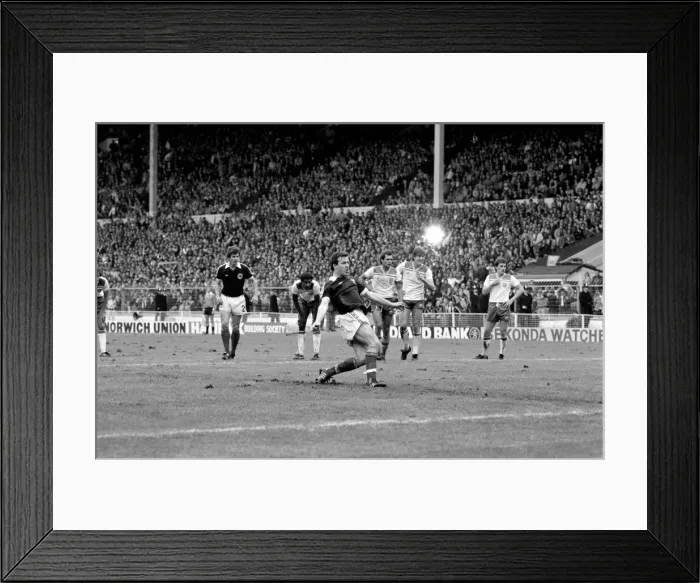 Framed Print : Home Internationals 1980 / 81 Season, England v Scotland at Wembley Framed Print : Home Internationals 1980 / 81 Season, England v Scotland at Wembley