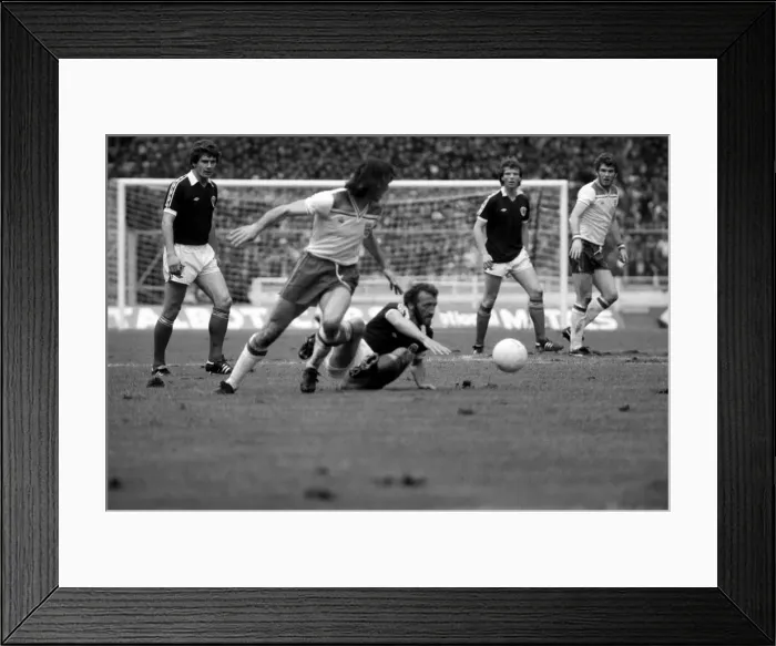 Framed Print : Football Home Internationals 1980  /  81 Season England v Scotland, Wembley