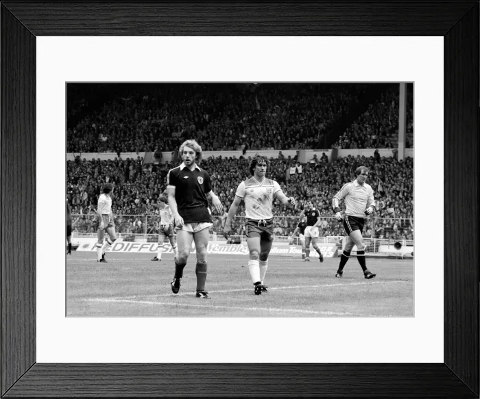 Framed Print : Home Internationals 1980 / 81 Season, England v Scotland at Wembley Framed Print : Home Internationals 1980 / 81 Season, England v Scotland at Wembley