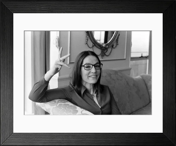 Framed Print : Nana Mouskouri, International Singing Star in London, 17th November 1976 Framed Print : Nana Mouskouri, International Singing Star in London, 17th November 1976