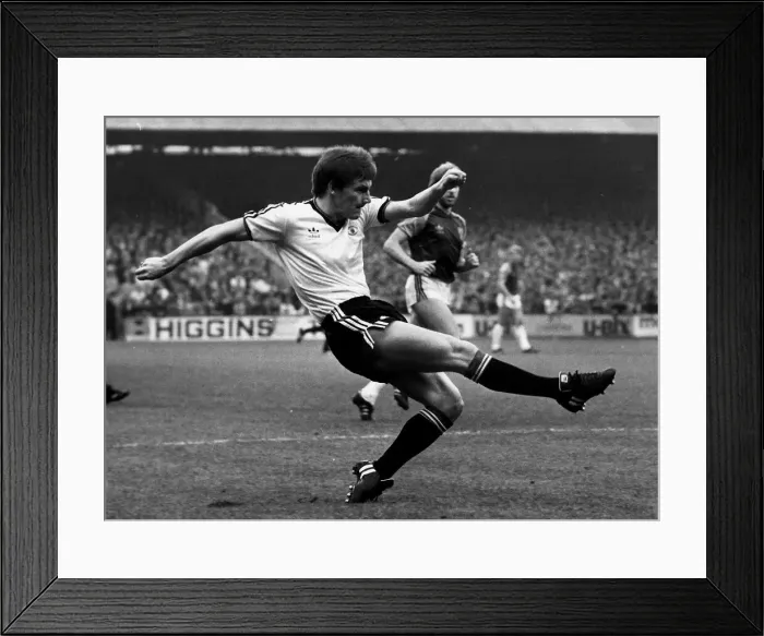 Framed Print : Steve Coppell of Manchester United in action against West Ham United, circa 1980 Framed Print : Steve Coppell of Manchester United in action against West Ham United, circa 1980
