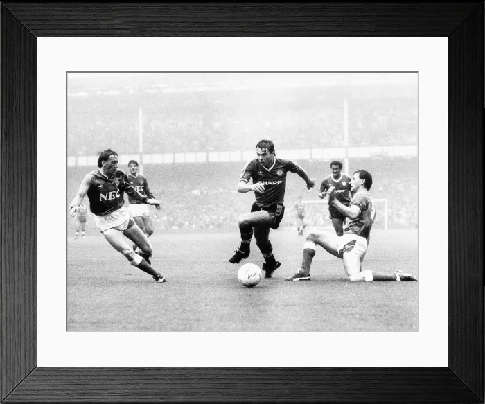 Framed Print : English League Division One match at Goodison Park. Everton 2 v Manchester United Framed Print : English League Division One match at Goodison Park. Everton 2 v Manchester United