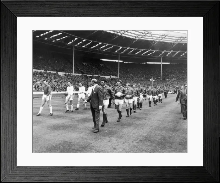 Framed Print : Manchester United and Leicester City walk out on to the pitch at Wembley at the start of Framed Print : Manchester United and Leicester City walk out on to the pitch at Wembley at the start of