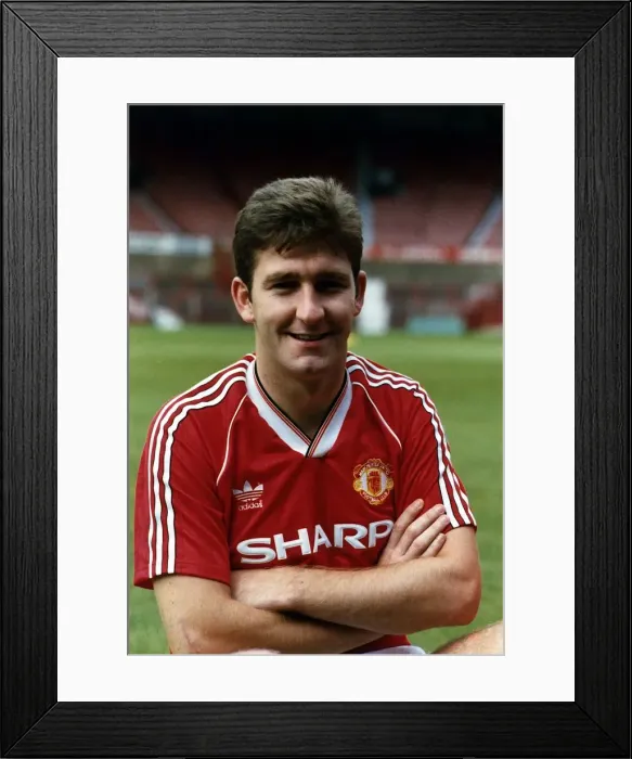 Framed Print : Norman Whiteside of Manchester United poses at Old Trafford. 12th January 1989