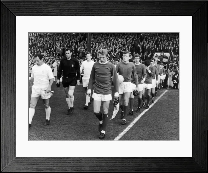 Framed Print : Real Madrid and Manchester United take to the field for the first leg of the European Cup Framed Print : Real Madrid and Manchester United take to the field for the first leg of the European Cup