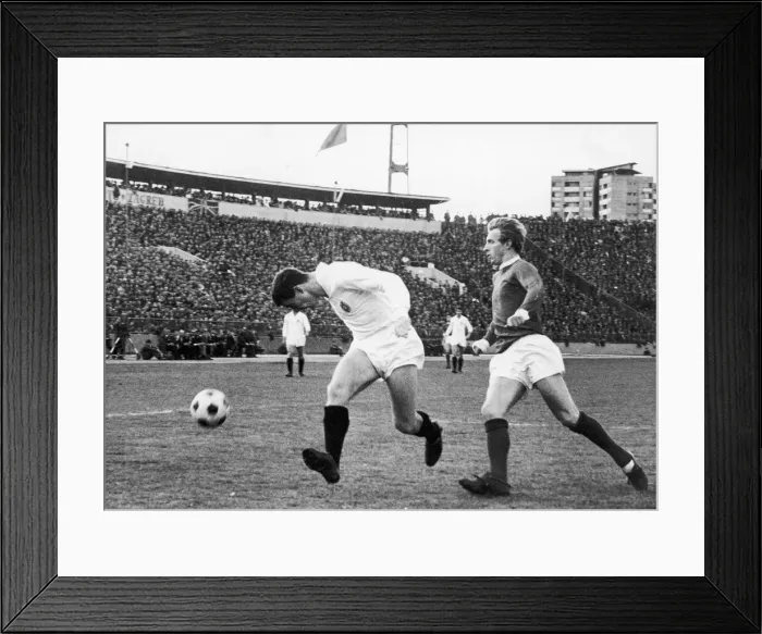 Framed Print : Partizan Belgrade v Manchester United European Cup Semi Final Framed Print : Partizan Belgrade v Manchester United European Cup Semi Final