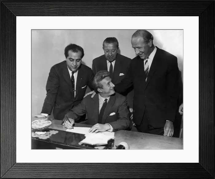 Framed Print : Dennis Law signs for Manchester United from Torino for £115 Framed Print : Dennis Law signs for Manchester United from Torino for £115