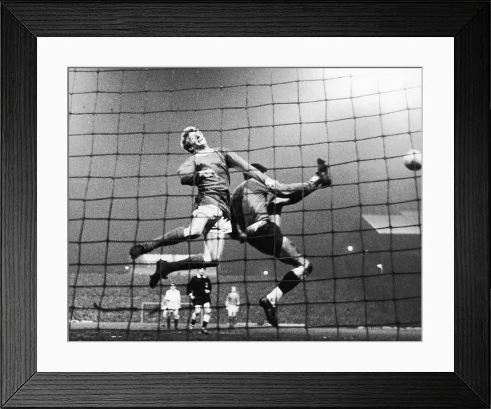 Framed Print : Manchester United v Partizan Belgrade European Cup Semi Final second leg Framed Print : Manchester United v Partizan Belgrade European Cup Semi Final second leg
