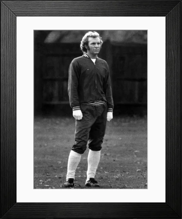 Framed Print : Footballer Bobby Moore: England training at Roehampton. November 1971 P030988
