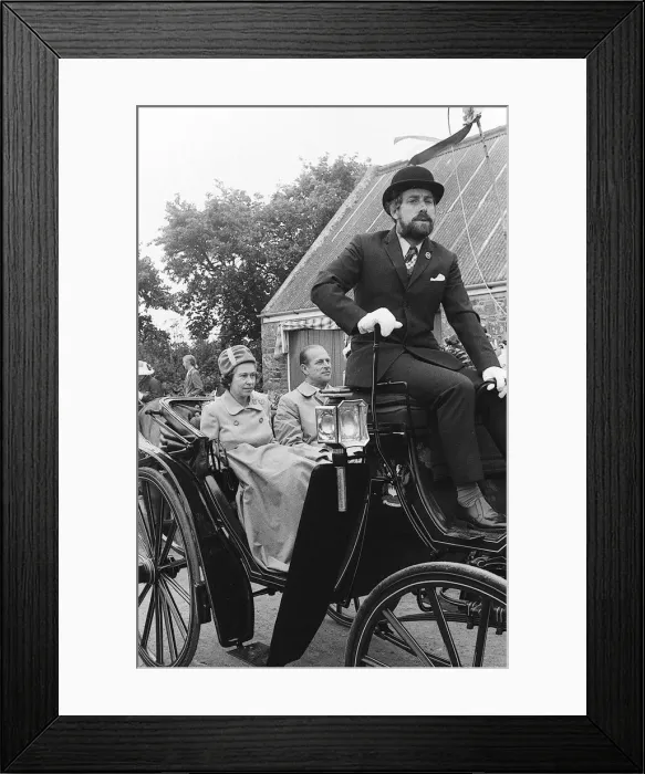 Framed Print : Queen Elizabeth and the Duke sitting in a horse-drawn carriage during a vist to