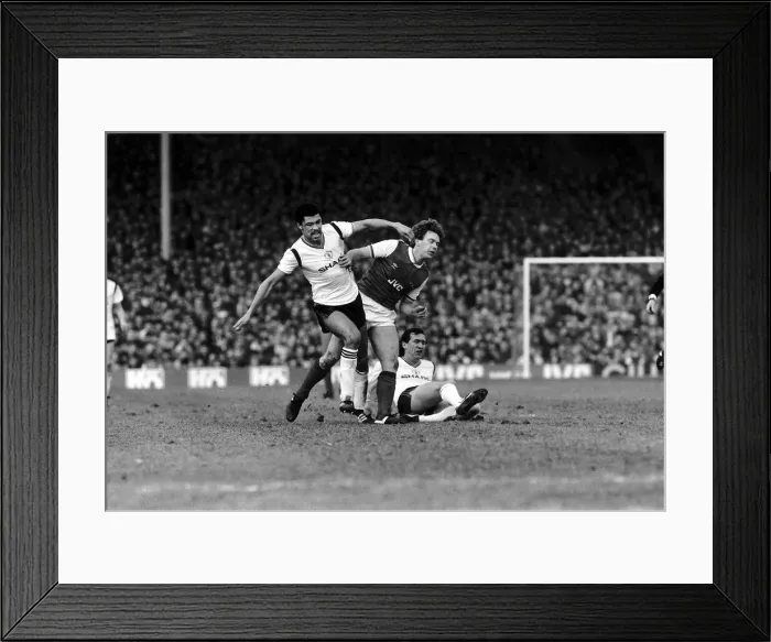 Framed Print : Paul McGrath of Manchester United challenges Tony Woodcock of Arsenal during the clash Framed Print : Paul McGrath of Manchester United challenges Tony Woodcock of Arsenal during the clash