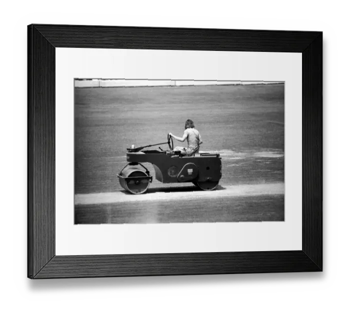Framed Print : Test Match: Fans: England v. New Zealand at Lords. June 1973 73-5324-007