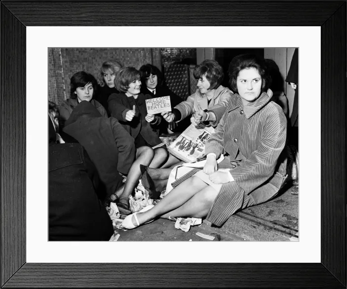Framed Print : Teenagers queuing in the rain at The Majestic Ballroom, Birkenhead for tickets to see Framed Print : Teenagers queuing in the rain at The Majestic Ballroom, Birkenhead for tickets to see
