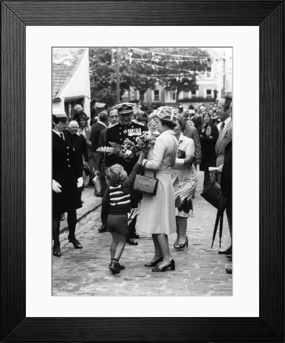 Framed Print : Queen Elizabeth and the Duke sitting in a horse-drawn carriage during a vist to Framed Print : Queen Elizabeth and the Duke sitting in a horse-drawn carriage during a vist to