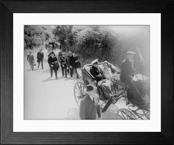 Framed Print : HRH Queen Elizabeth II vistits the Channel Islands June 1949, with the Duke of Edinburgh Framed Print : HRH Queen Elizabeth II vistits the Channel Islands June 1949, with the Duke of Edinburgh