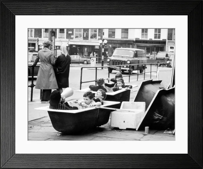 Framed Print : Boat race fever hits West London. Children from the Harwood Primary School act out Framed Print : Boat race fever hits West London. Children from the Harwood Primary School act out