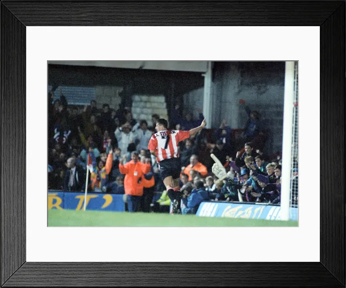 Framed Print : Southampton v Newcastle United 24th October 1993 Matt Le Tissier Southampton No 7 Framed Print : Southampton v Newcastle United 24th October 1993 Matt Le Tissier Southampton No 7