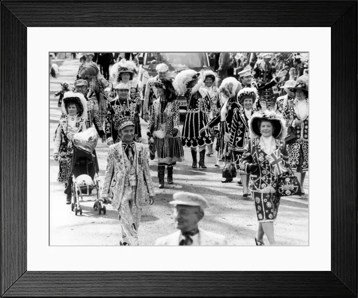 Framed Print : Pearly Kings and Queens seen here marching in the 1985 Battersea Easter Parade