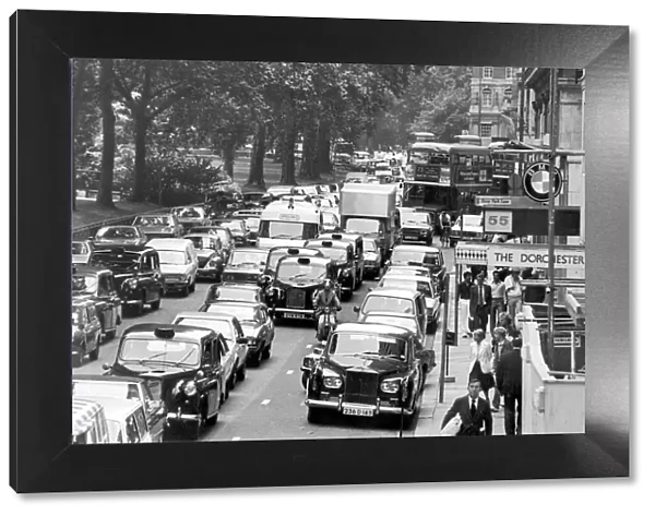 Congestion in Park Lane at the height of the rush hour. 23rd August 1981