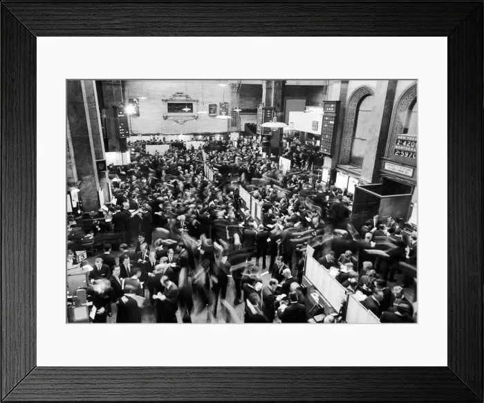 Framed Print : Busy scenes showing crowds of traders in a hurry at the London Stock Exchange shorlty