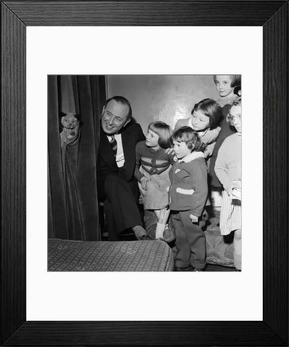 Framed Print : Some of the under 12 year old children who were invited to see Sooty