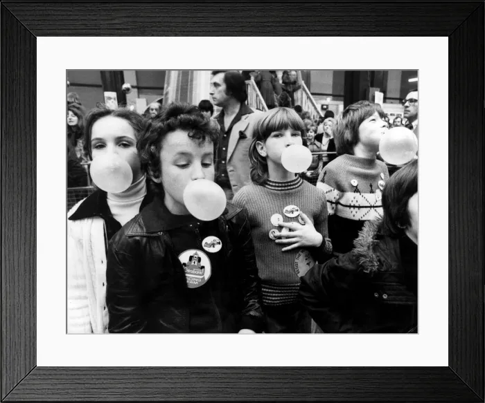 Framed Print : Children blowing bubble gum at Alexandra Palace. 11th March 1979 Framed Print : Children blowing bubble gum at Alexandra Palace. 11th March 1979