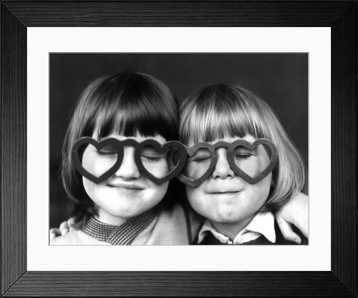 Framed Print : Four year old Sheldon Neal (right) and Terry Green, wearing love heart shaped glasses Framed Print : Four year old Sheldon Neal (right) and Terry Green, wearing love heart shaped glasses