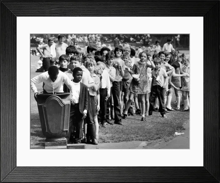 Framed Print : Children from St. Thomas Primary School queuing at a fountain. 9th July 1971 Framed Print : Children from St. Thomas Primary School queuing at a fountain. 9th July 1971
