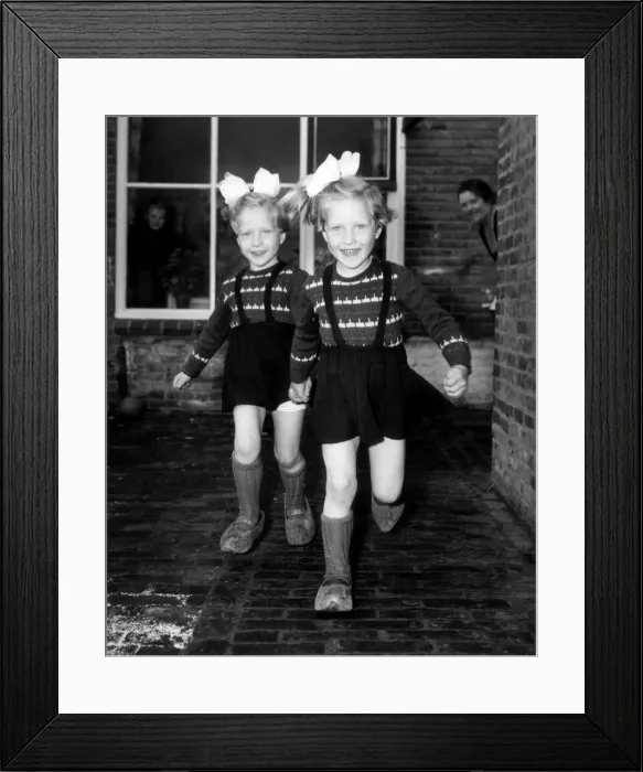 Framed Print : Dutch Siamese twins, successfully separated, hoping to meet the Queen on her visit to Framed Print : Dutch Siamese twins, successfully separated, hoping to meet the Queen on her visit to