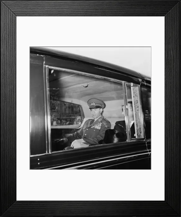 Framed Print : Mohammad-Reza Shah Pahlavi, the Shah of Iran, pays a visit to Westminster Abbey to lay a Framed Print : Mohammad-Reza Shah Pahlavi, the Shah of Iran, pays a visit to Westminster Abbey to lay a