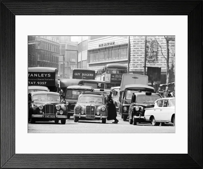 Framed Print : Scenes in Knightsbridge, Central London after a car broke down in the road causing a hold Framed Print : Scenes in Knightsbridge, Central London after a car broke down in the road causing a hold