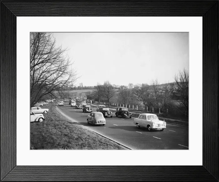 Framed Print : Heavy Easter holiday traffic outside Basingstoke lead many motorist to pull off the road Framed Print : Heavy Easter holiday traffic outside Basingstoke lead many motorist to pull off the road