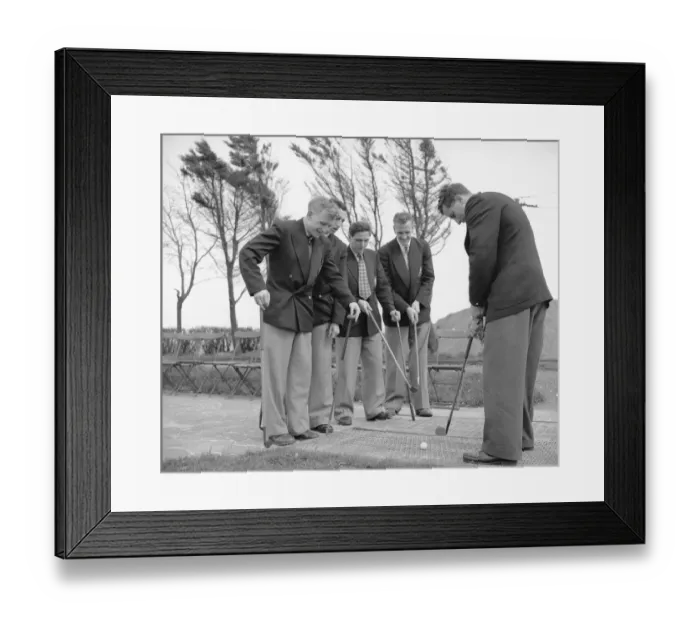 Framed Print : Don Revie, Joe Haynes, Paul Roy and the other team members of Manchester City relax on a
