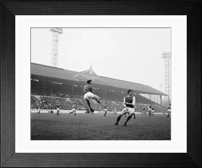 Framed Print : English League Division One match at Hillsborough. Sheffield Wednesday 1 v Framed Print : English League Division One match at Hillsborough. Sheffield Wednesday 1 v