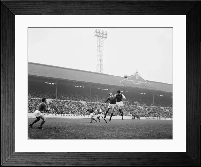 Framed Print : English League Division One match at Hillsborough. Sheffield Wednesday 1 v Framed Print : English League Division One match at Hillsborough. Sheffield Wednesday 1 v