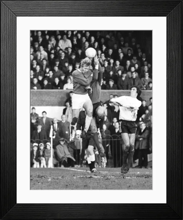 Framed Print : FA Cup First Round match at Craven Cottage. Fulham 1 v Bristol Rovers 2 Framed Print : FA Cup First Round match at Craven Cottage. Fulham 1 v Bristol Rovers 2