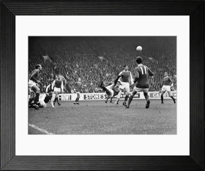 Framed Print : English League Division One match at Hillsborough. Sheffield Wednesday 1 v Manchester