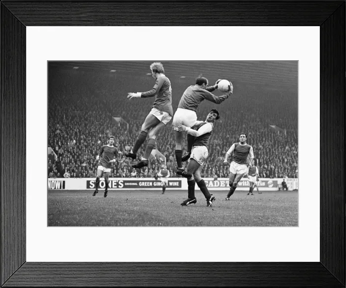Framed Print : English League Division One match at Hillsborough. Sheffield Wednesday 1 v Manchester Framed Print : English League Division One match at Hillsborough. Sheffield Wednesday 1 v Manchester