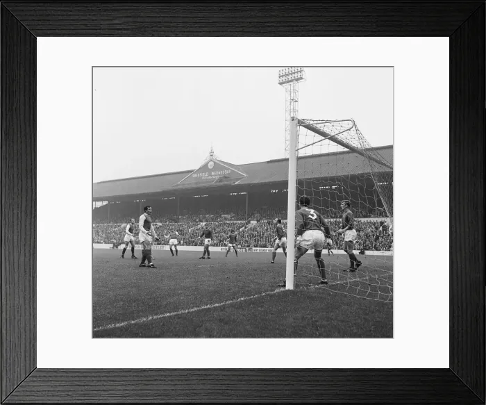 Framed Print : English League Division One match at Hillsborough. Sheffield Wednesday 1 v Framed Print : English League Division One match at Hillsborough. Sheffield Wednesday 1 v