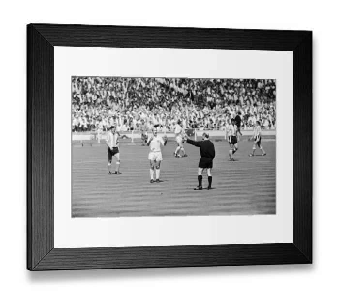 Framed Print : 1966 World Cup Quarter Final at Wembley Stadium. England 1 v Argentina 0 Framed Print : 1966 World Cup Quarter Final at Wembley Stadium. England 1 v Argentina 0