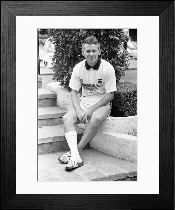Framed Print : England footballer Peter Reid with bandaged right leg following an injury Framed Print : England footballer Peter Reid with bandaged right leg following an injury