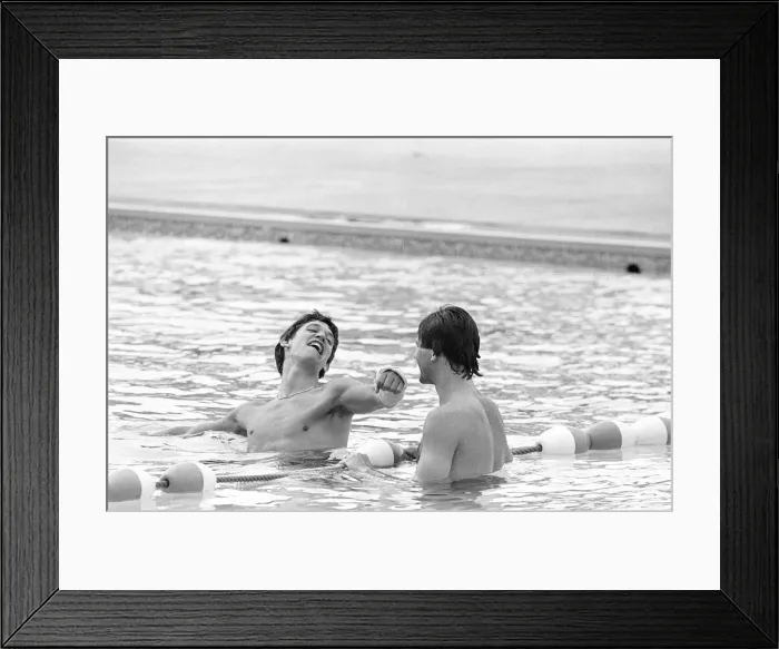 Framed Print : England footballers Gary Lineker and Bryan Robson in the swimming pool at the Cima Club Framed Print : England footballers Gary Lineker and Bryan Robson in the swimming pool at the Cima Club