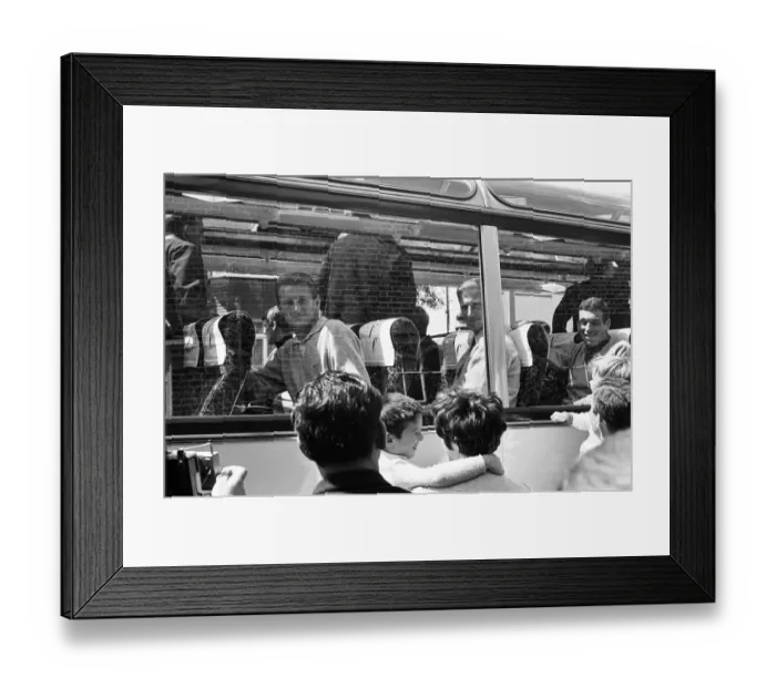 Framed Print : The England footbal team travel to Wembley Stadium from Hendon Hall hotel for the World