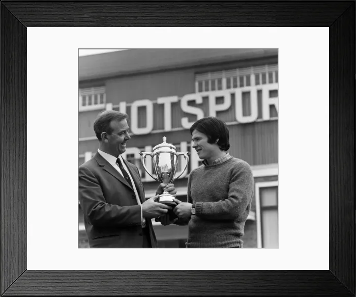 Framed Print : Spurs coach Pat Welton with Steve Perryman, 4th February 1971 Framed Print : Spurs coach Pat Welton with Steve Perryman, 4th February 1971