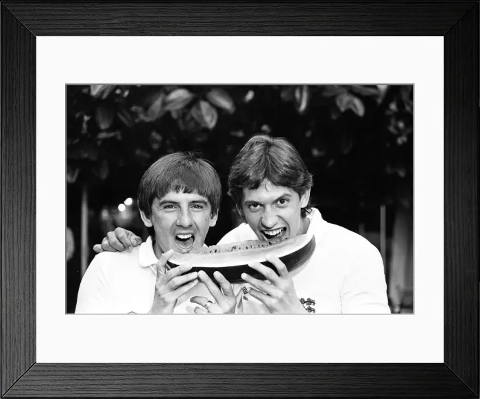 Framed Print : England footballers Gary Lineker (right) and Peter Beardsley sharing a slice of water